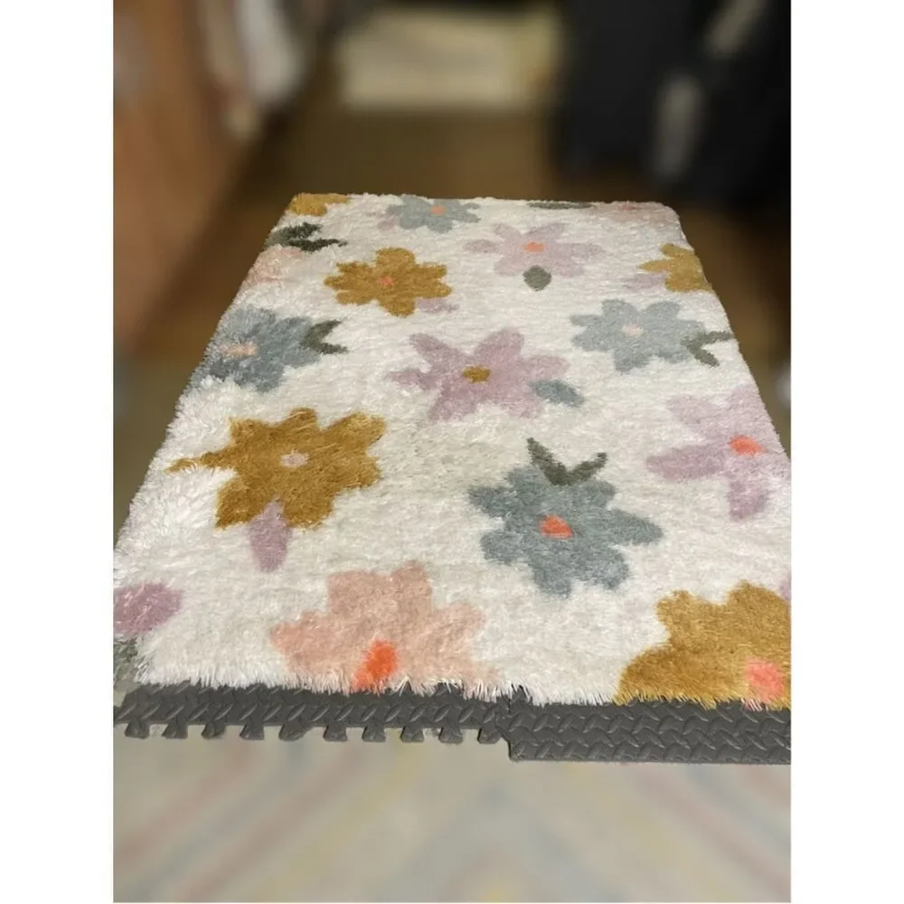 Pillowfort 60’s Vibe Kid’s Floral Shag Accent Rug (48”x 66”)